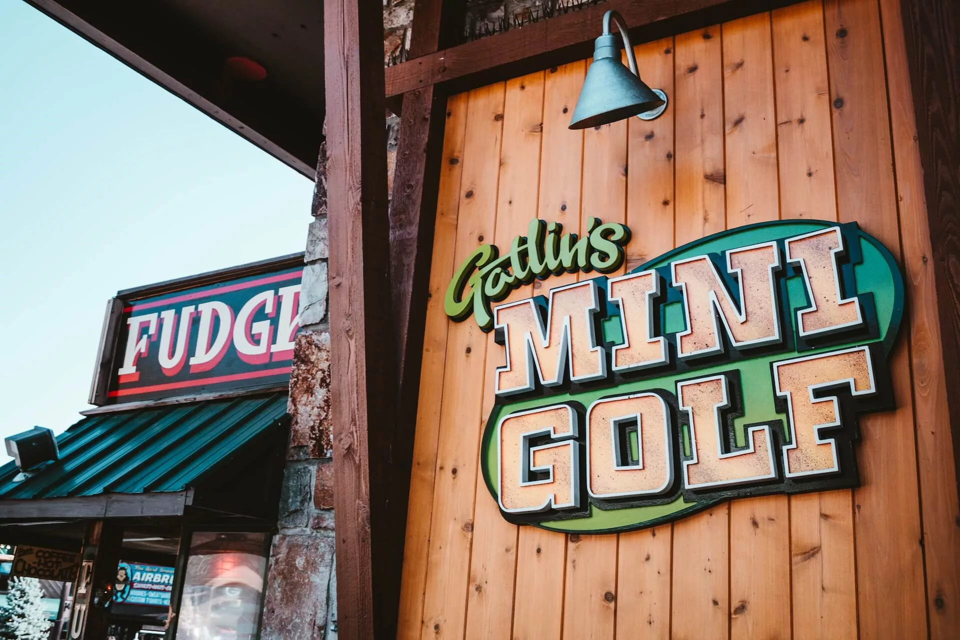 gatlinburg mini golf course sign